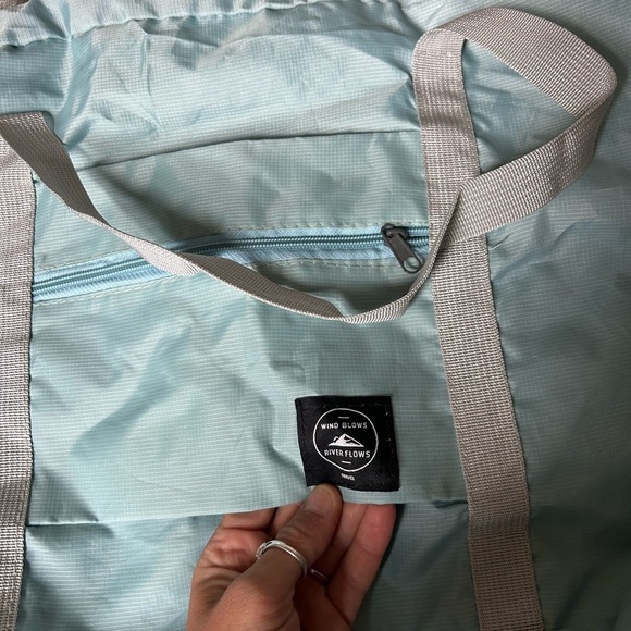 Wind blows river flows blue water proof large duffel bag - Picture 3 of 6